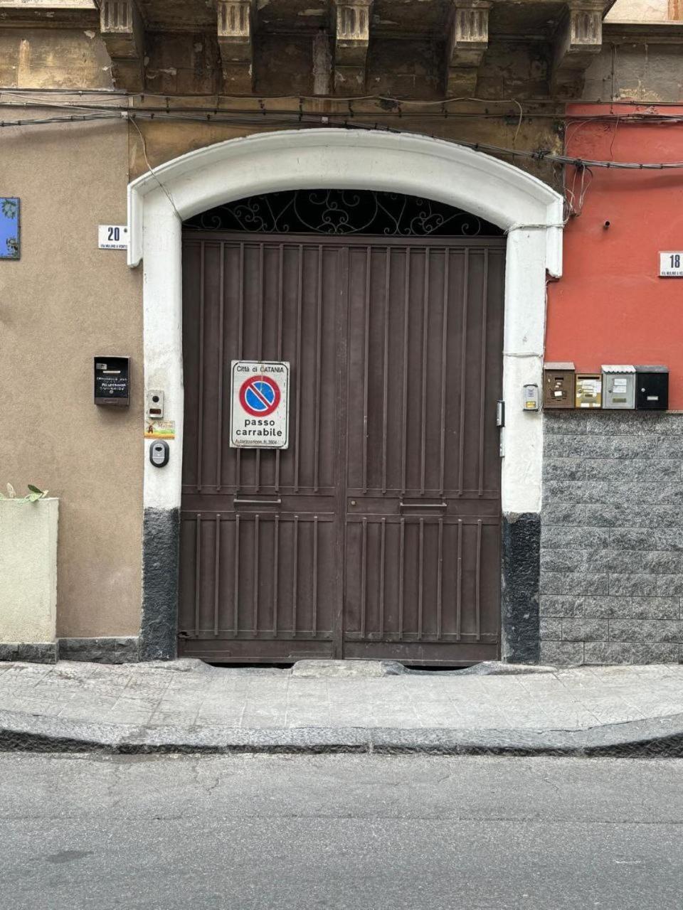 La Casa Del Mulino Appartement Catánia Buitenkant foto
